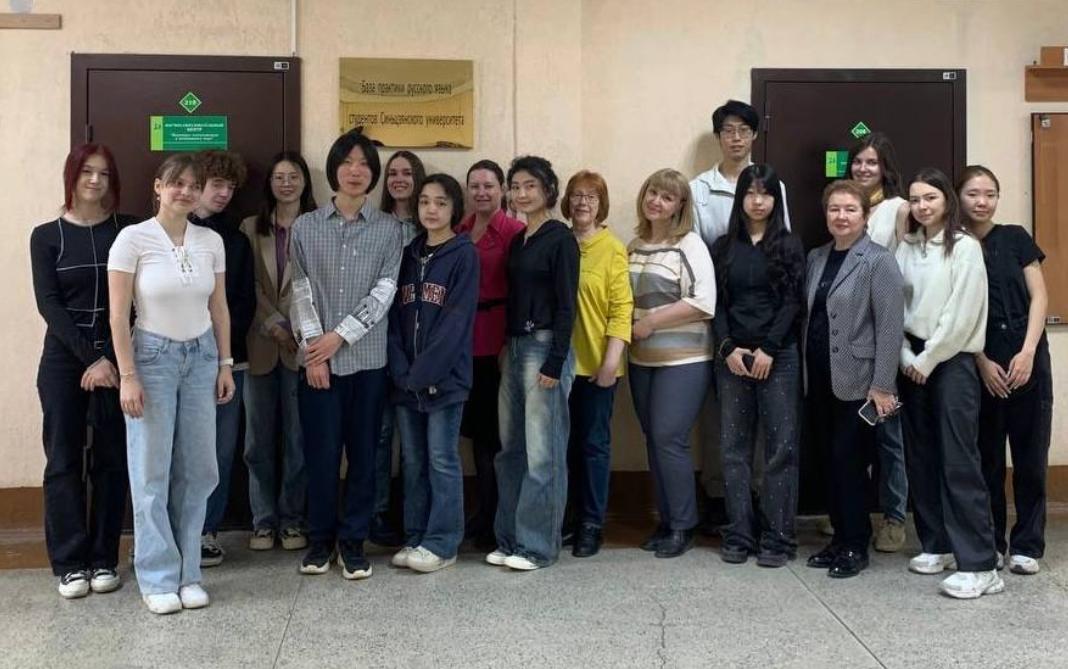 Студенты Синьцзянского университета завершили годовую стажировку в НГПУ 