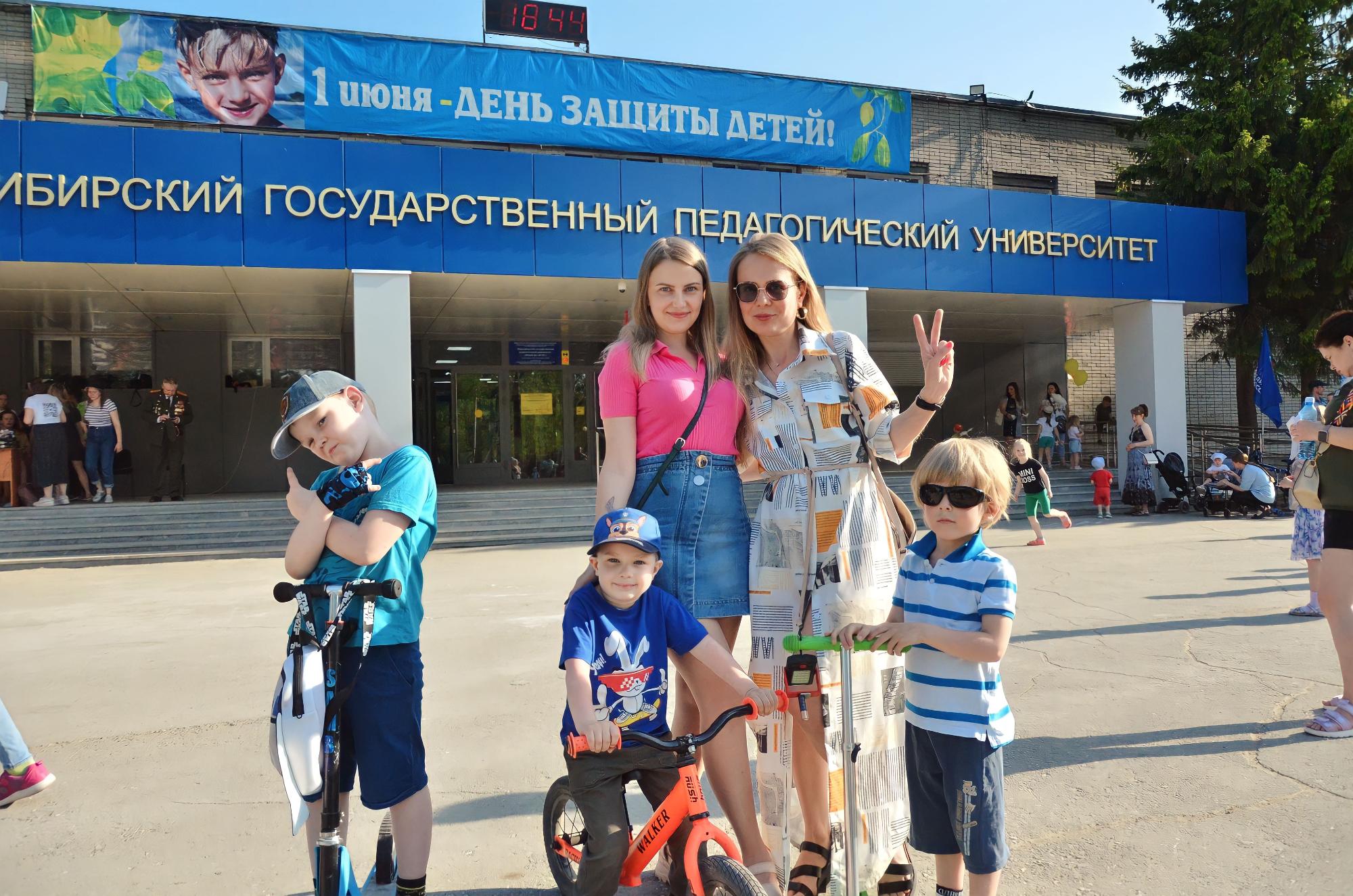 ФОТО к новости: Праздник для детей в Новосибирском педагогическом: игры, творчество и забота о будущем