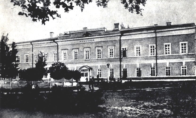 Здание Новгород-Северской гимназии, в которой учился К. Д. Ушинский