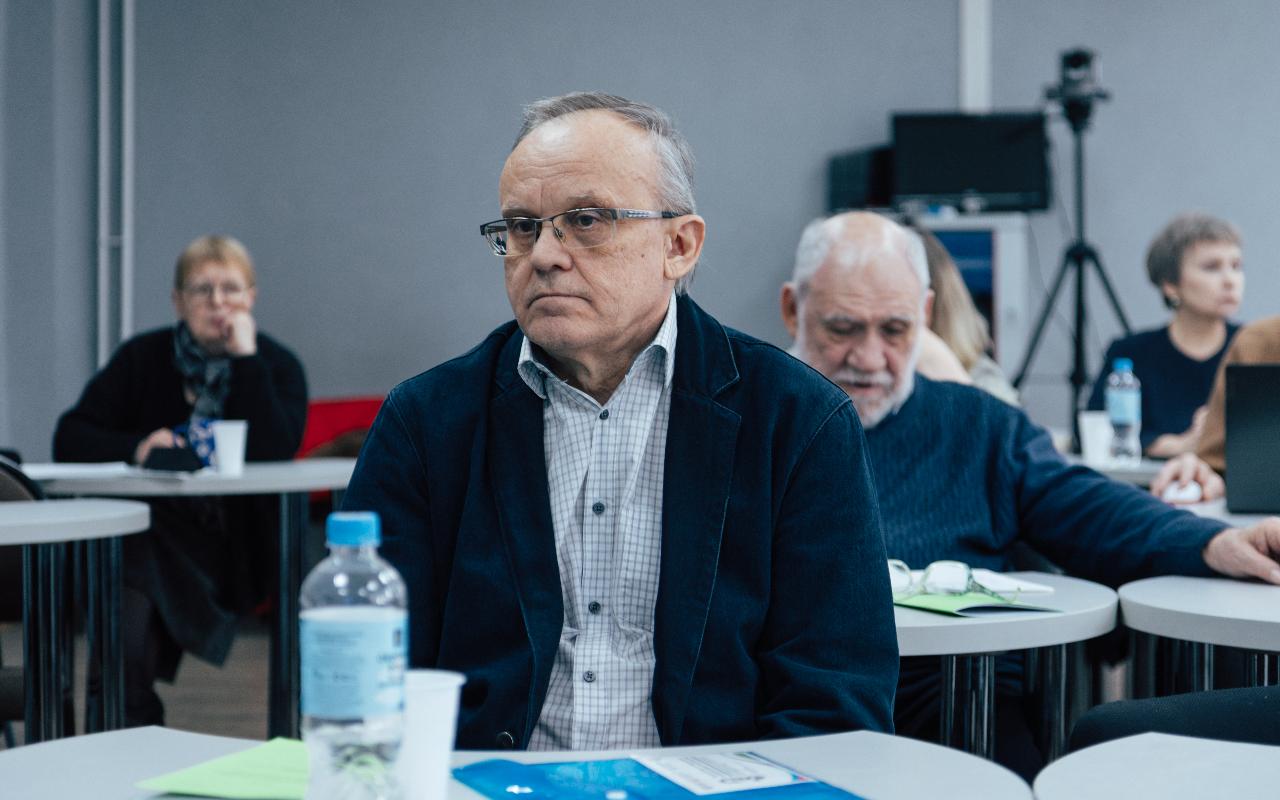 ФОТО к новости: Наука без границ: в НГПУ проходят защиты кандидатских диссертаций по филологии