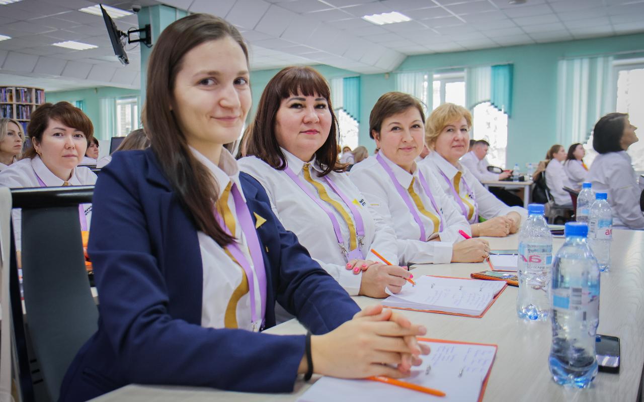 ФОТО к новости: В НГПУ состоялось закрытие второго потока обучения советников директоров по воспитанию