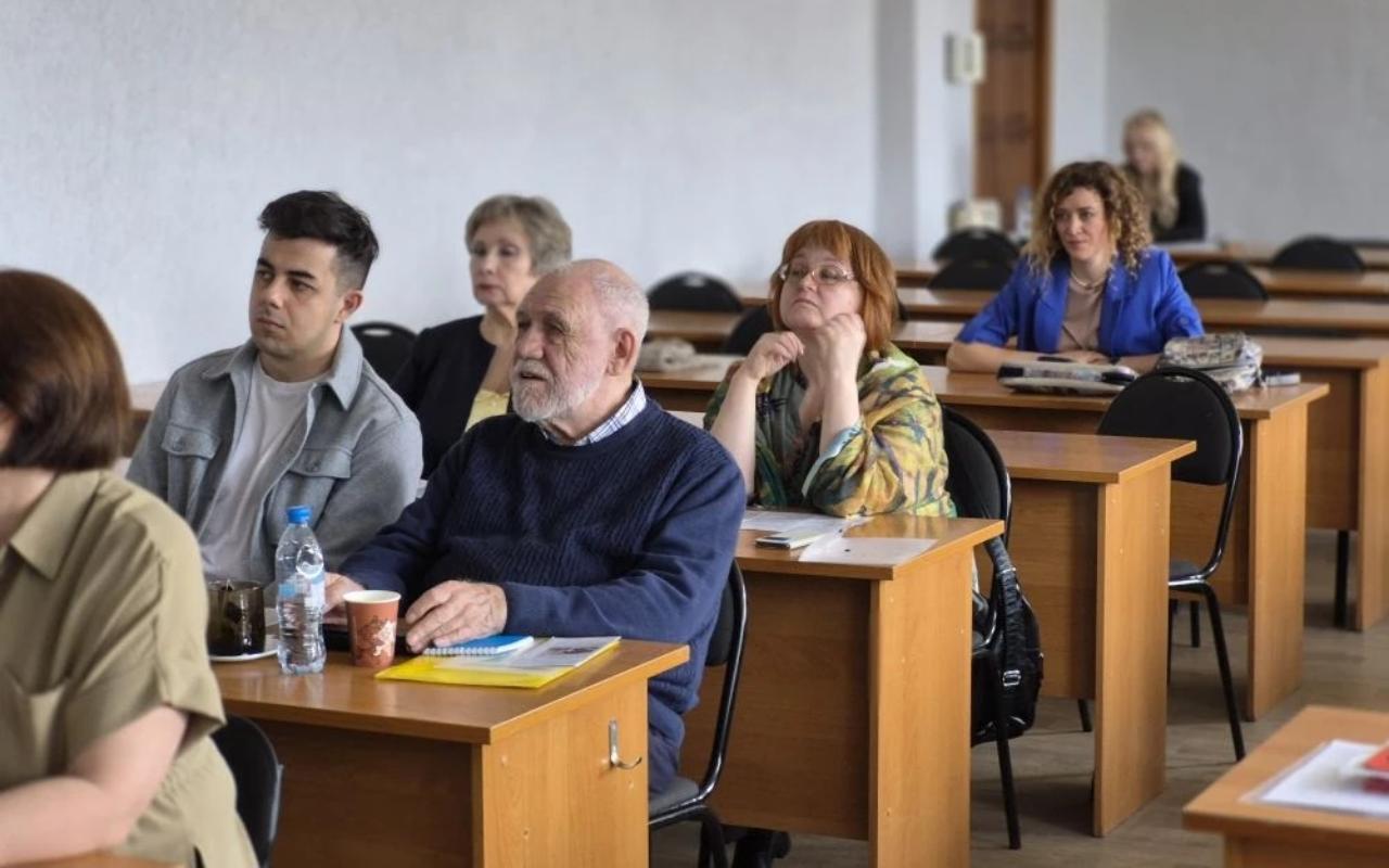 ФОТО к новости: Памяти профессора: в НГПУ провели «Восьмые Чумаковские чтения»