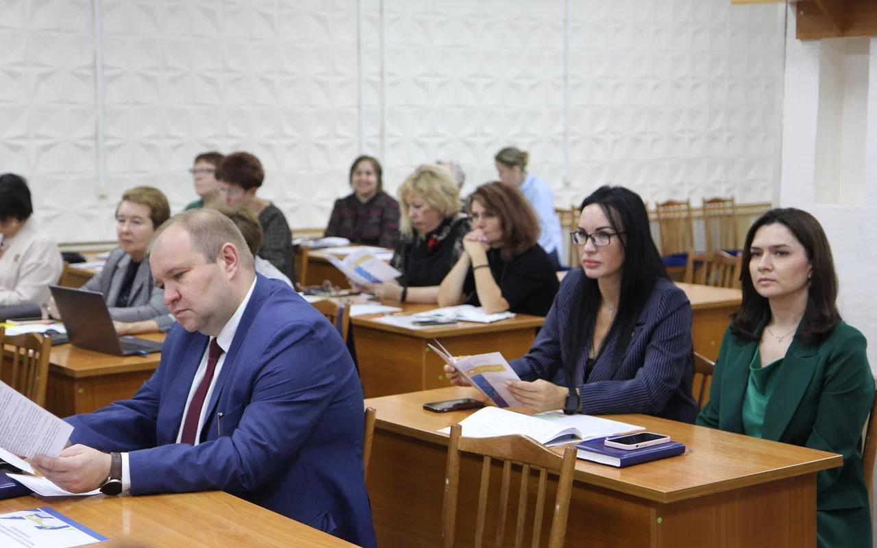 ФОТО к новости: НГПУ сегодня и завтра: активная работа на благо региональной системы образования