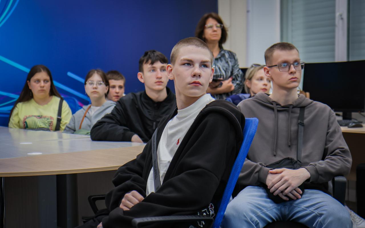 ФОТО к новости: В НГПУ открылся X Всероссийский конкурс социальных проектов, посвященный 80-летию Великой Победы и 90-летию университета