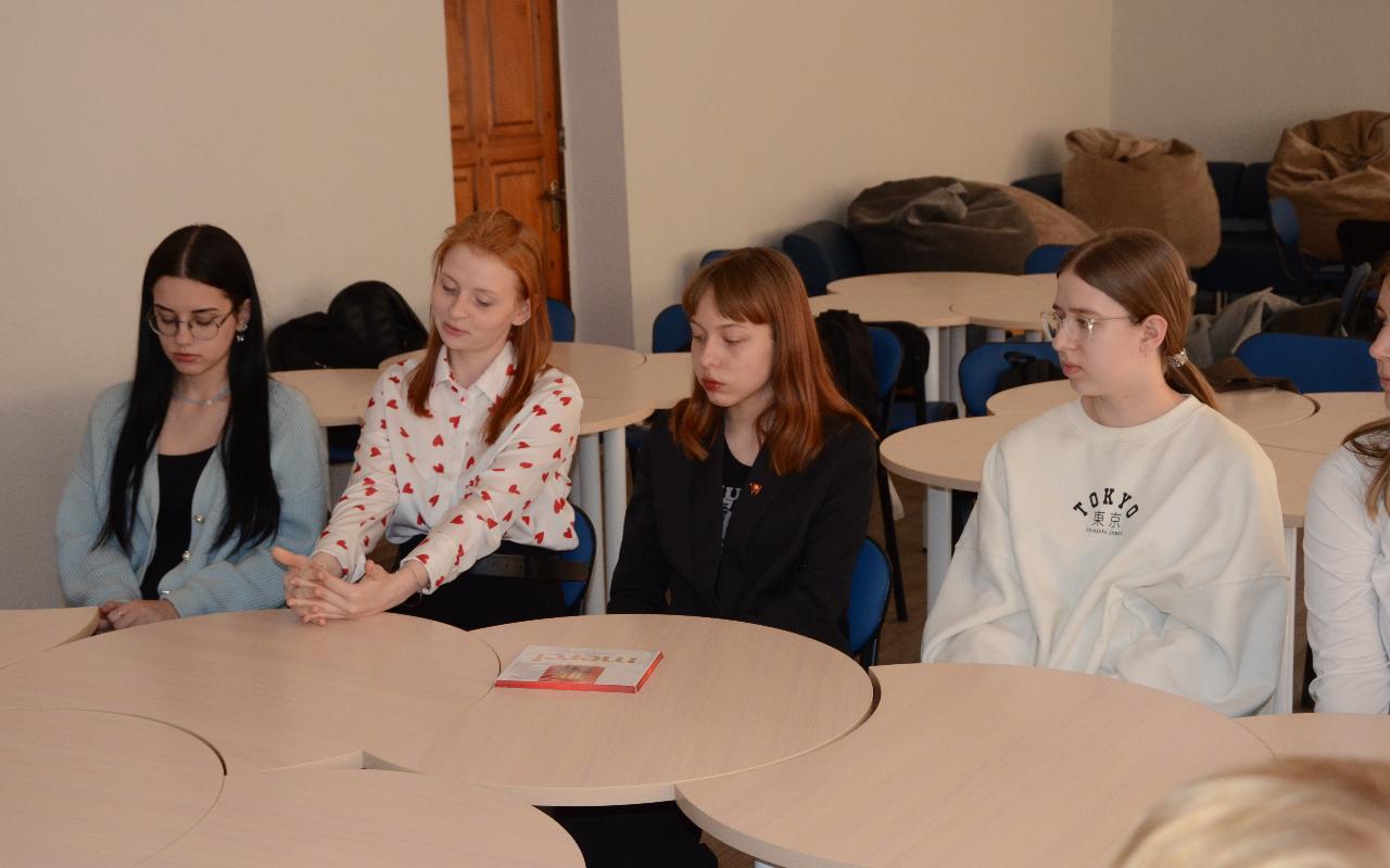 ФОТО к новости: Первое знакомство с НГПУ: лицеисты из педагогического класса погружаются в вузовскую жизнь