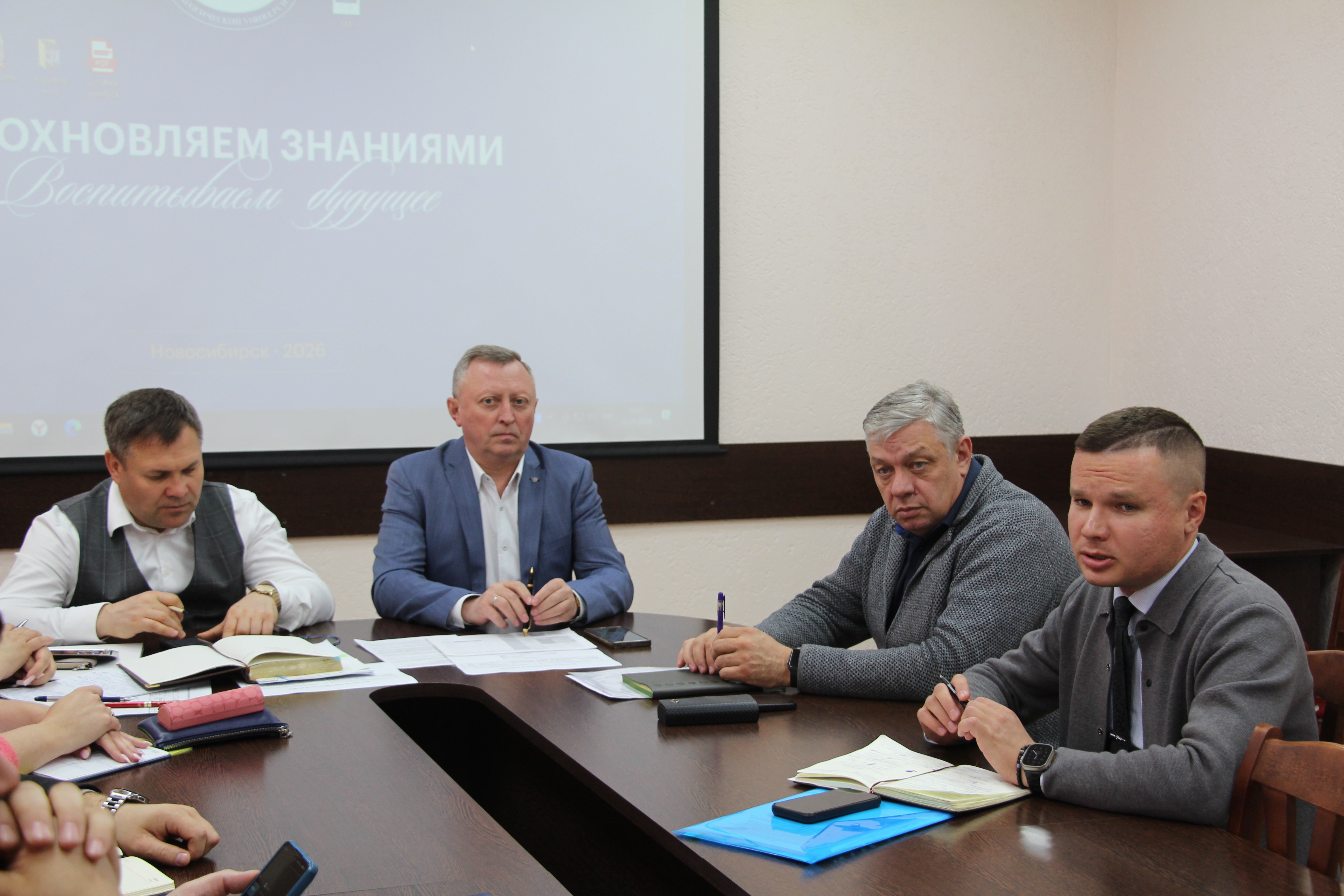 ФОТО к новости: Обновление инфраструктуры НГПУ: на втором этаже главного корпуса появятся локации «Память», «Гордость», «Единство»