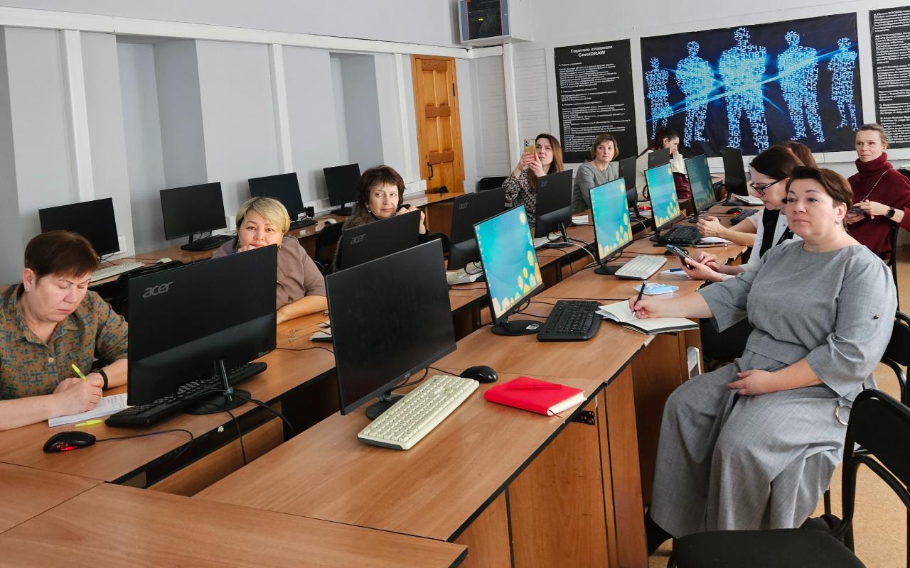 ФОТО к новости: Цифровая трансформация образования: развитие компетенций преподавателей в области генеративных нейросетей 