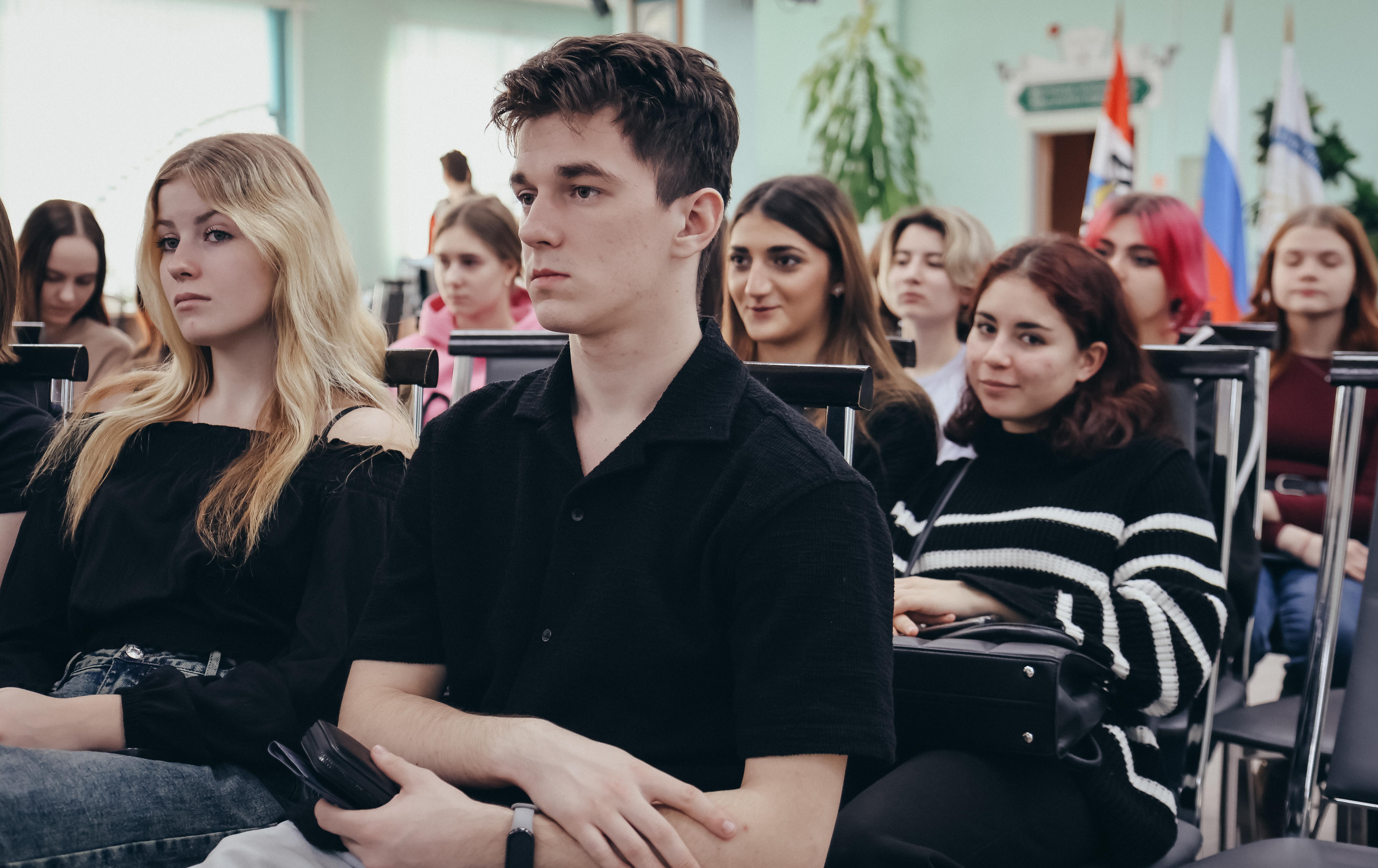 ФОТО к новости: «Время героев»: в НГПУ обсудили, что вдохновляет человека на подвиг