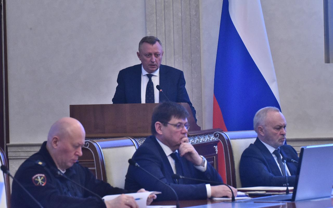 ФОТО к новости: Правительство Новосибирской области ведет эффективную работу по привлечению кадров в региональную систему образования