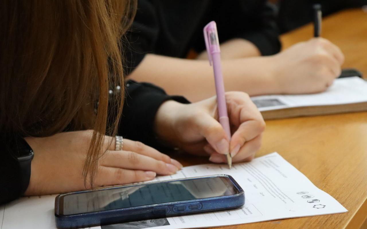 ФОТО к новости: Наука без границ: в НГПУ прошёл Всероссийский химический диктант