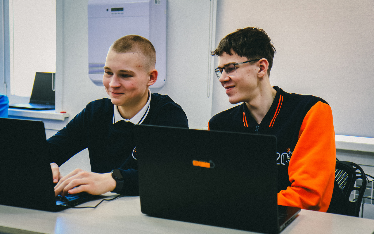 ФОТО к новости: В НГПУ завершился финал IT-олимпиады «ТехноТриз»: межрегиональный формат, четыре направления и победы команд из разных городов