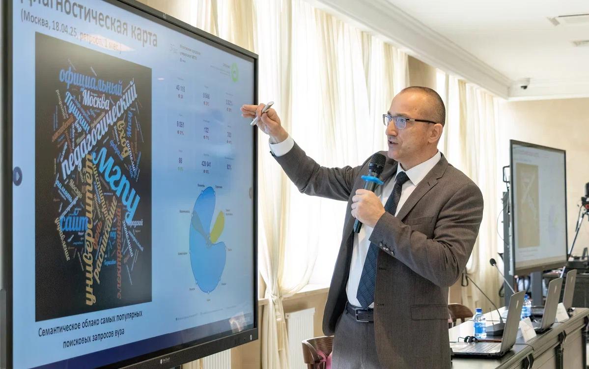 ФОТО к новости: «Работать системно в публичном пространстве»: и.о. ректора Сергей Нелюбов выступил на всероссийском совещании