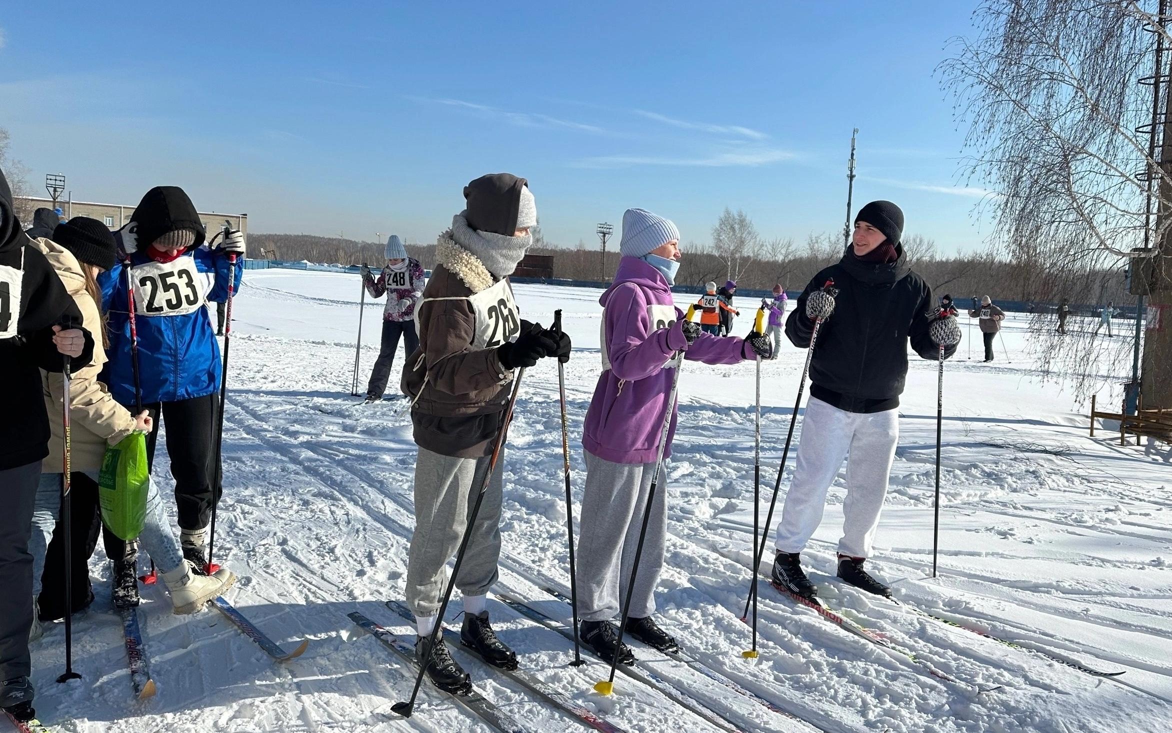 ФОТО к новости: Новосибирские студотряды встретились на лыжне в НГПУ