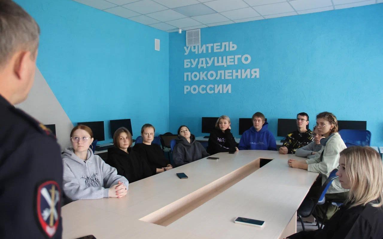 Студенты НГПУ познакомились с работой Информационного центра ГУ МВД 