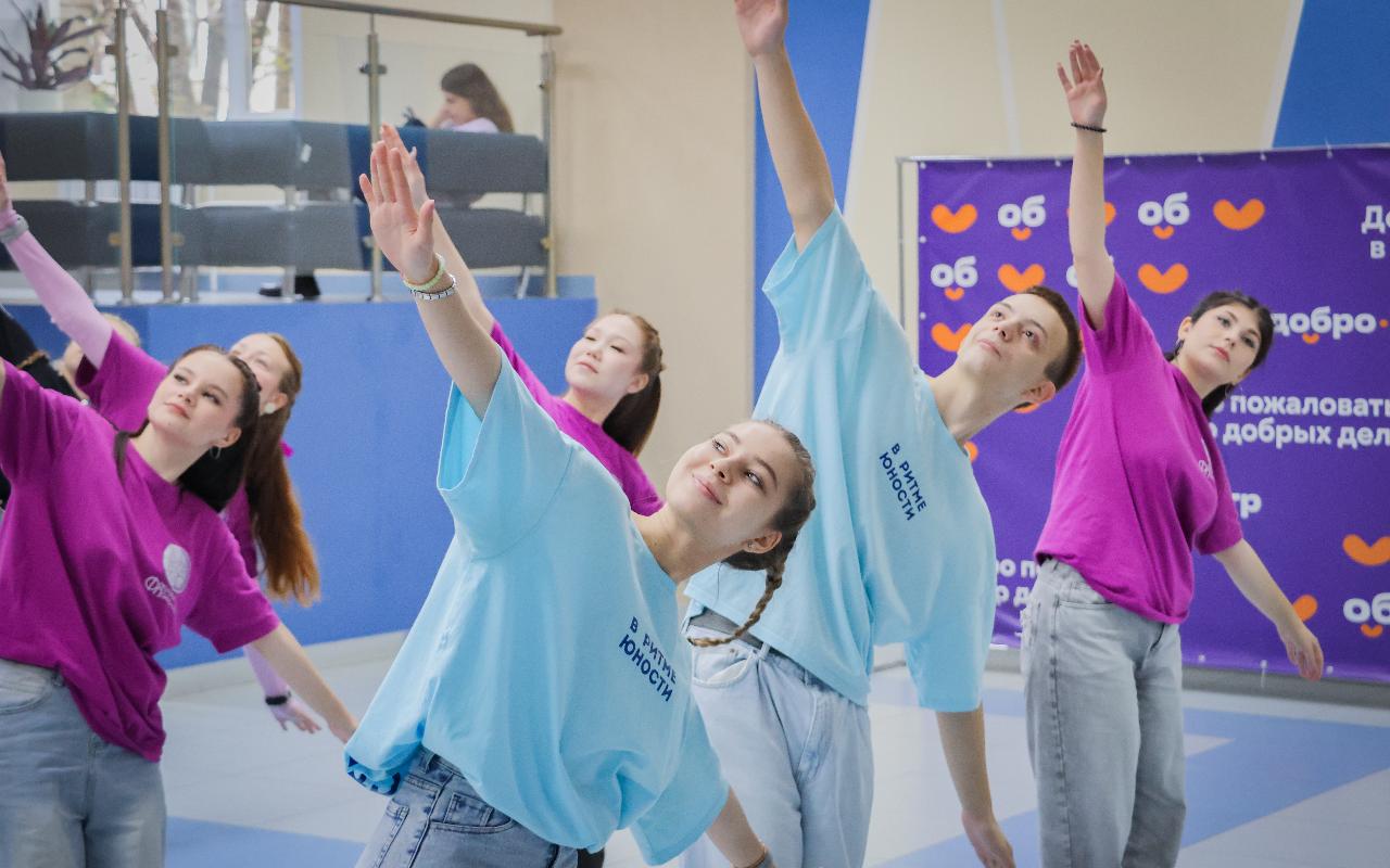 ФОТО к новости: Флешмоб ко Дню учителя в НГПУ