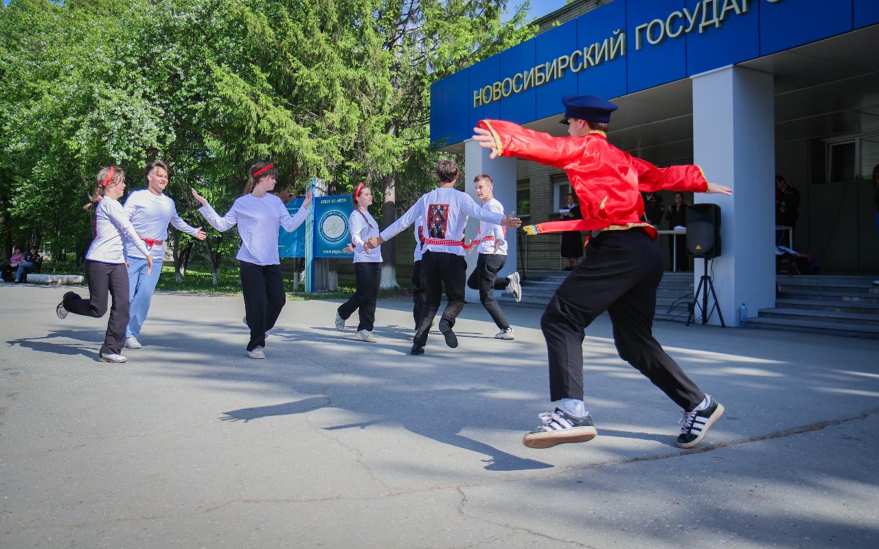ФОТО к новости: В НГПУ торжественно открыли третий трудовой семестр студенческих отрядов
