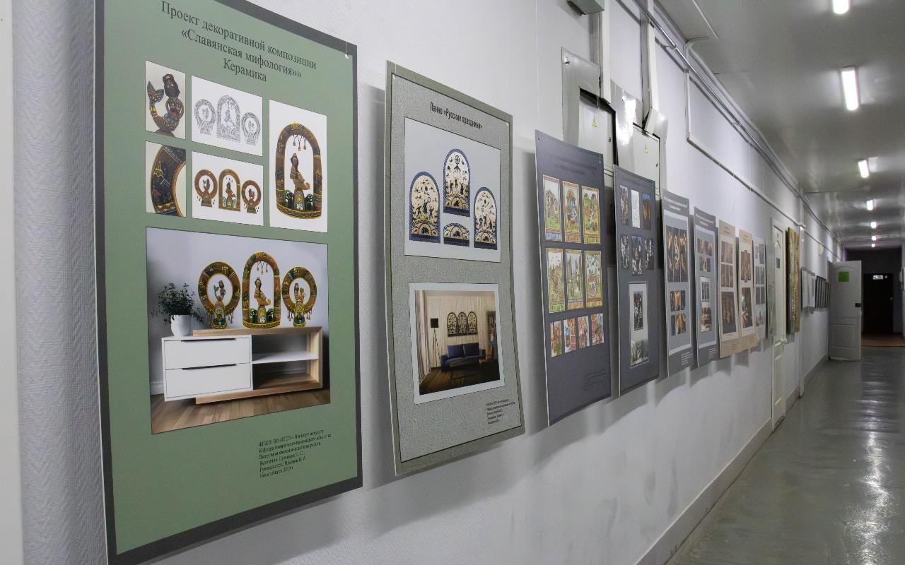 ФОТО к новости: В Институте искусств НГПУ открыта выставка выпускных квалификационных работ