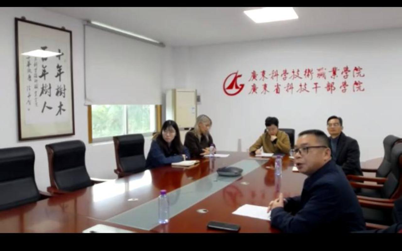 ФОТО к новости: Дневник ПедСибири. Язык как ключ к международному сотрудничеству: НГПУ представил опыт взаимодействия с Китаем на международном круглом столе