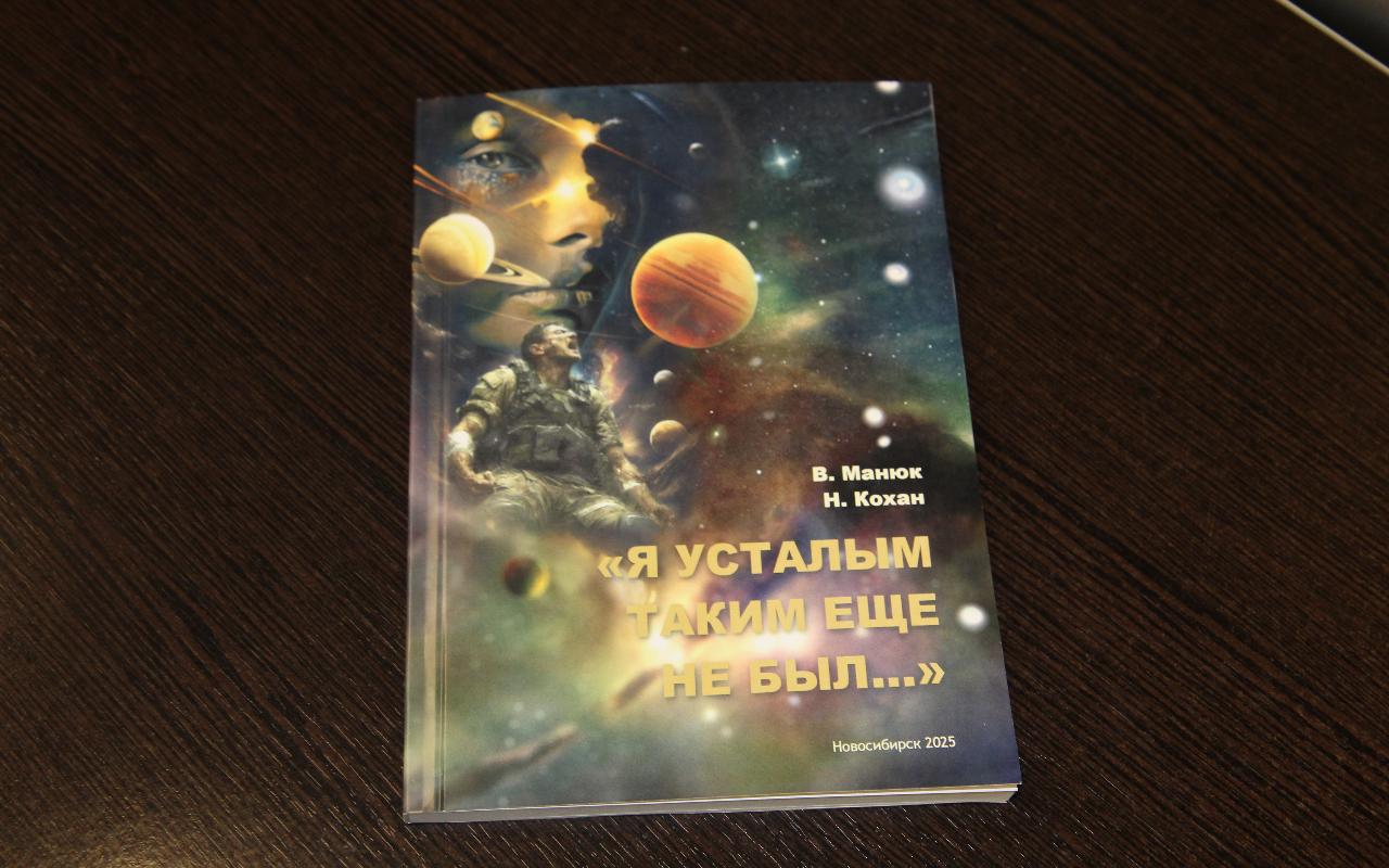 ФОТО к новости: «О чём писал поэт, я вижу своими глазами»: и.о. ректора НГПУ встретился с финалистом Всероссийского конкурса осмысленного чтения – участником СВО, выпускником университета