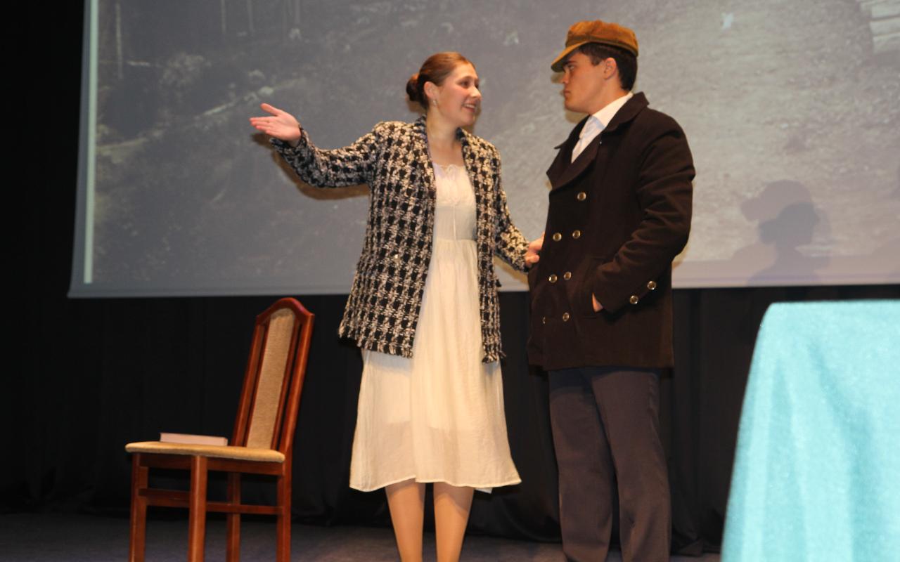 ФОТО к новости: Как оживить «Девочку с персиками»: студенты НГПУ поставили театрализованную программу в художественном музее