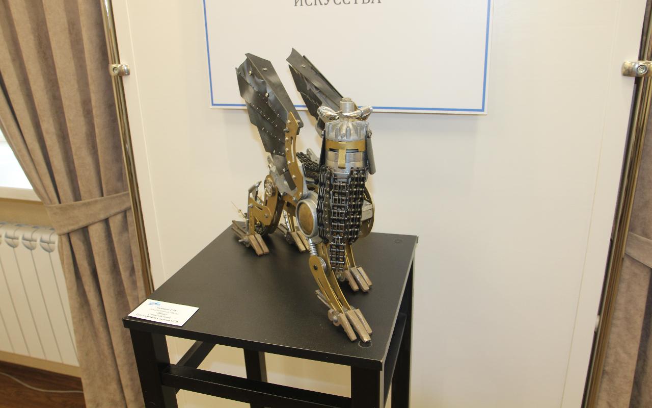 ФОТО к новости: Лучи творческого солнца: в Новосибирске открылась выставка к 30-летию кафедры  ДПИ НГПУ 