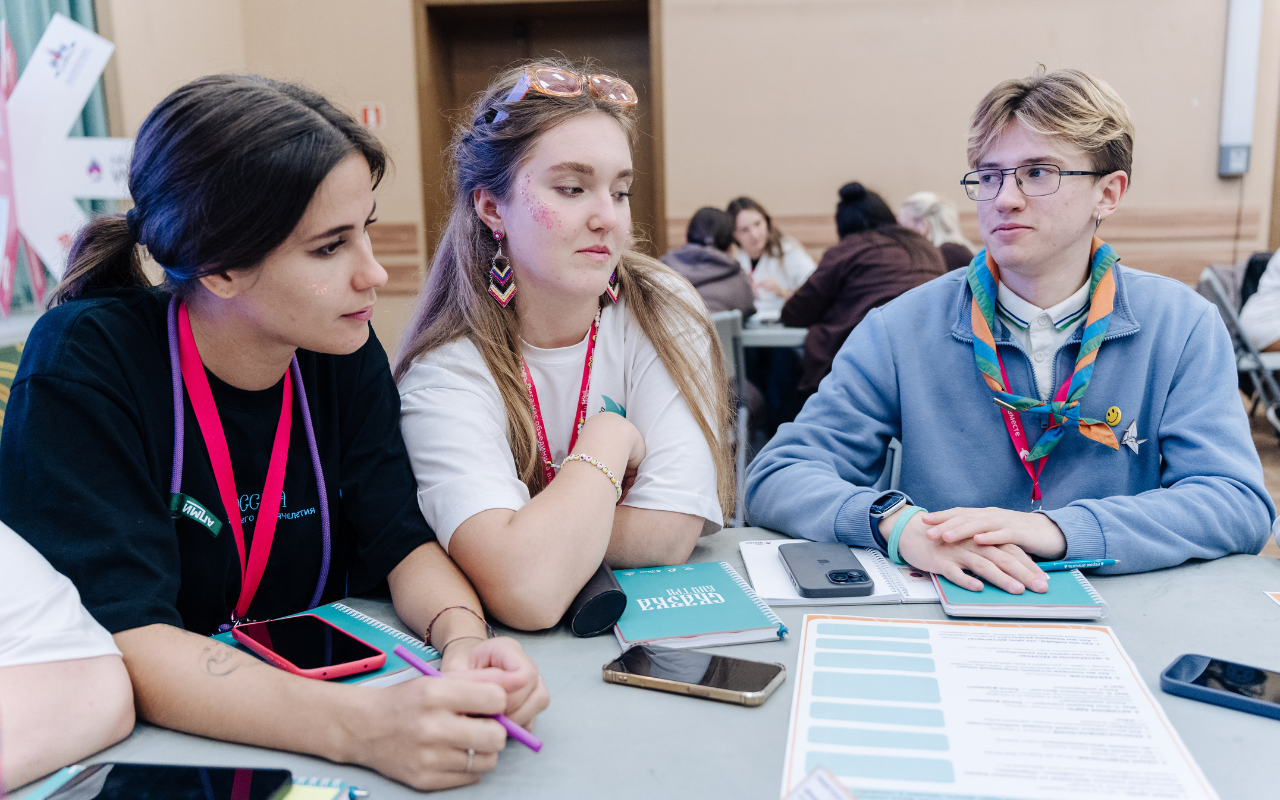 ФОТО к новости: Студентки НГПУ приняли участие в «Академии Лиги вожатых – 2025»