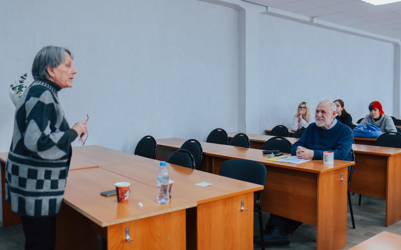 ФОТО к новости: В НГПУ состоялся ежегодный региональный научный семинар памяти профессора Нины Елисеевны Меднис