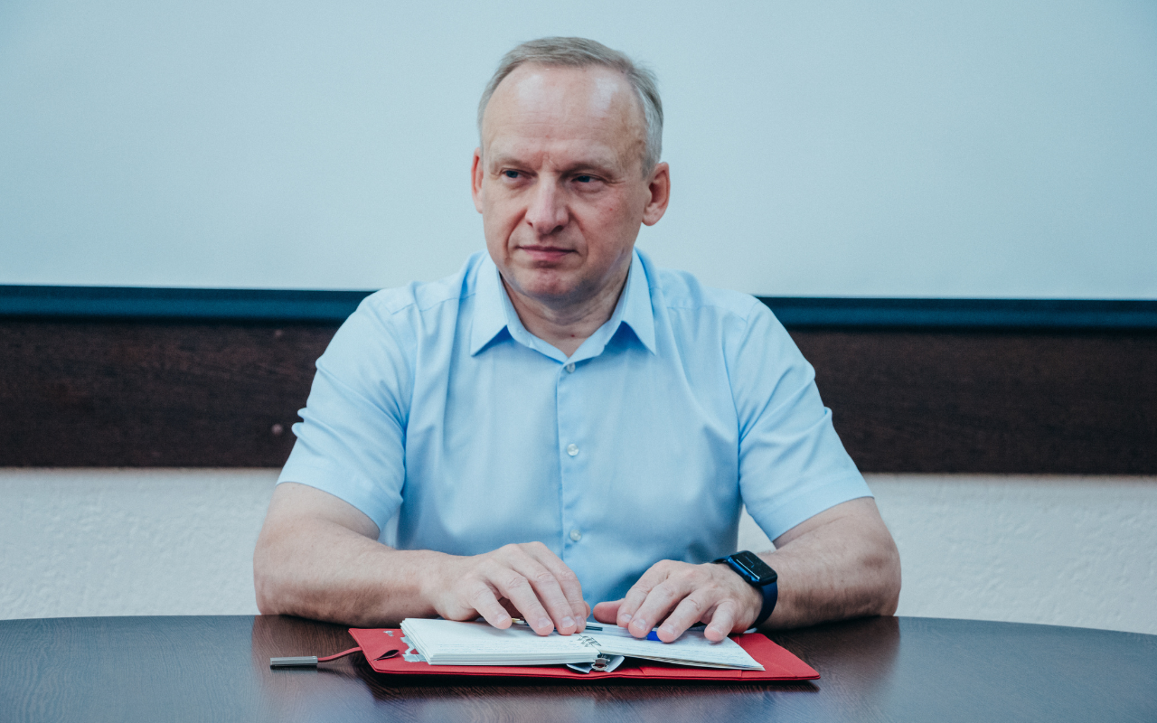 ФОТО к новости: От учебных аудиторий к виртуальным аренам: состоялась встреча ректора с киберспортсменами НГПУ