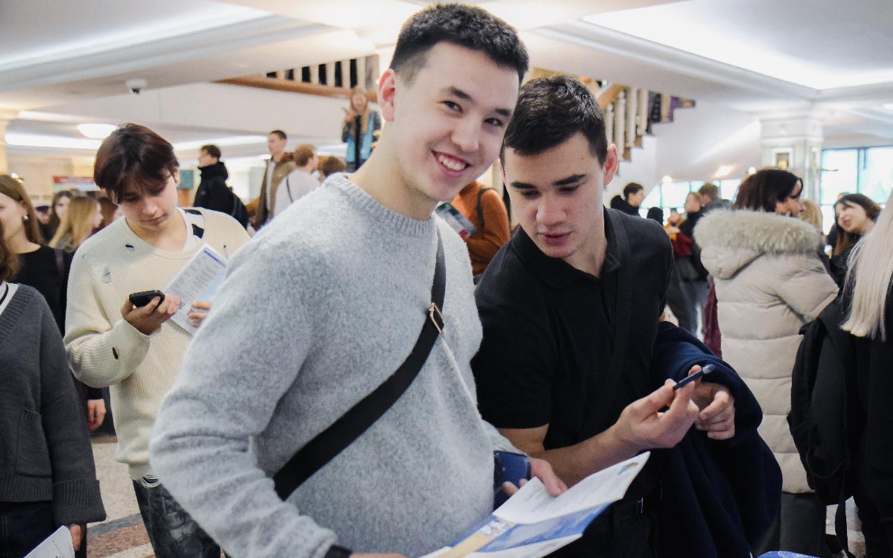 ФОТО к новости: День открытых дверей вузов Новосибирской области: НГПУ — в центре внимания абитуриентов