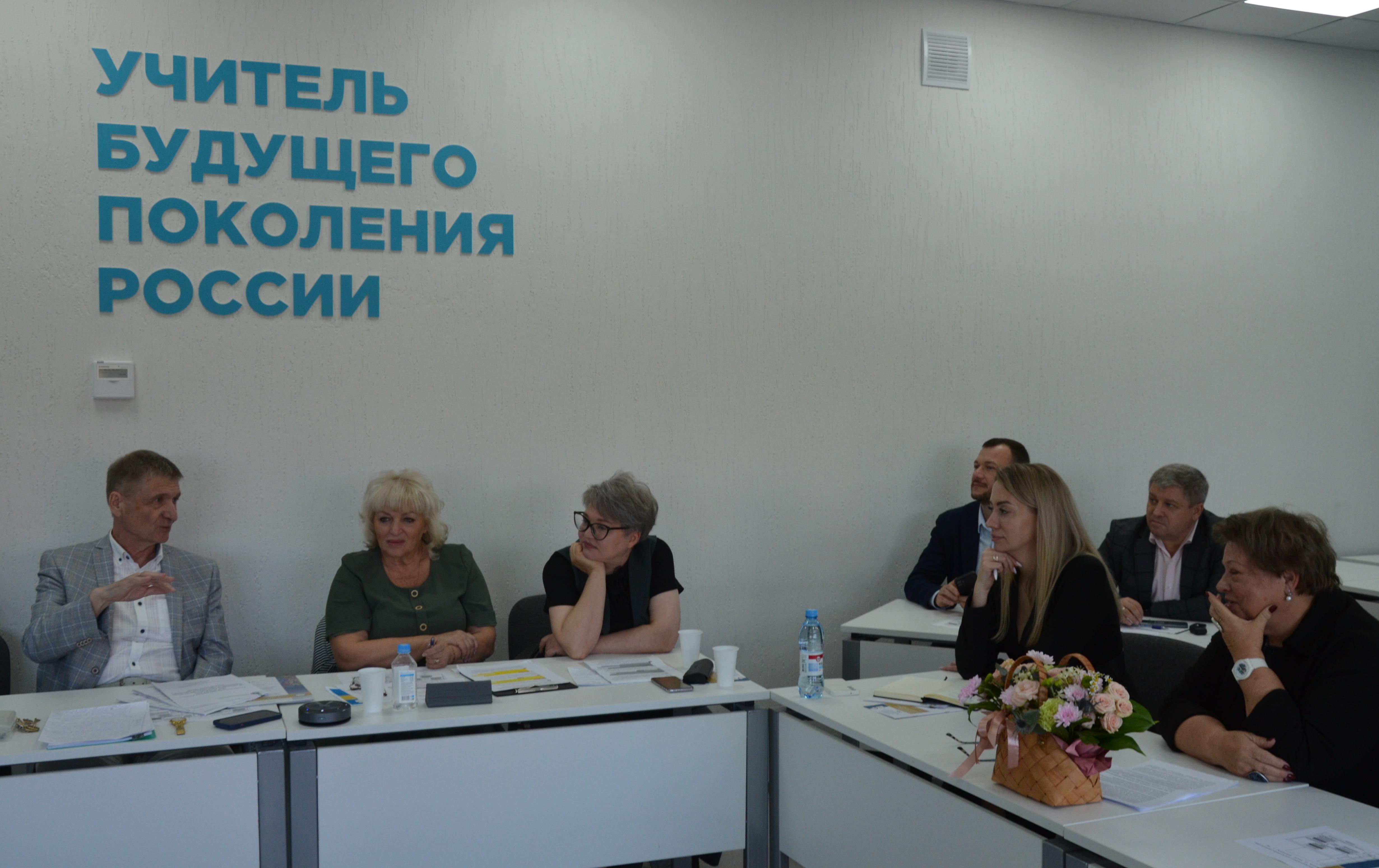 ФОТО к новости: Необходимые для педагога инклюзивной школы компетенции обсудили в НГПУ