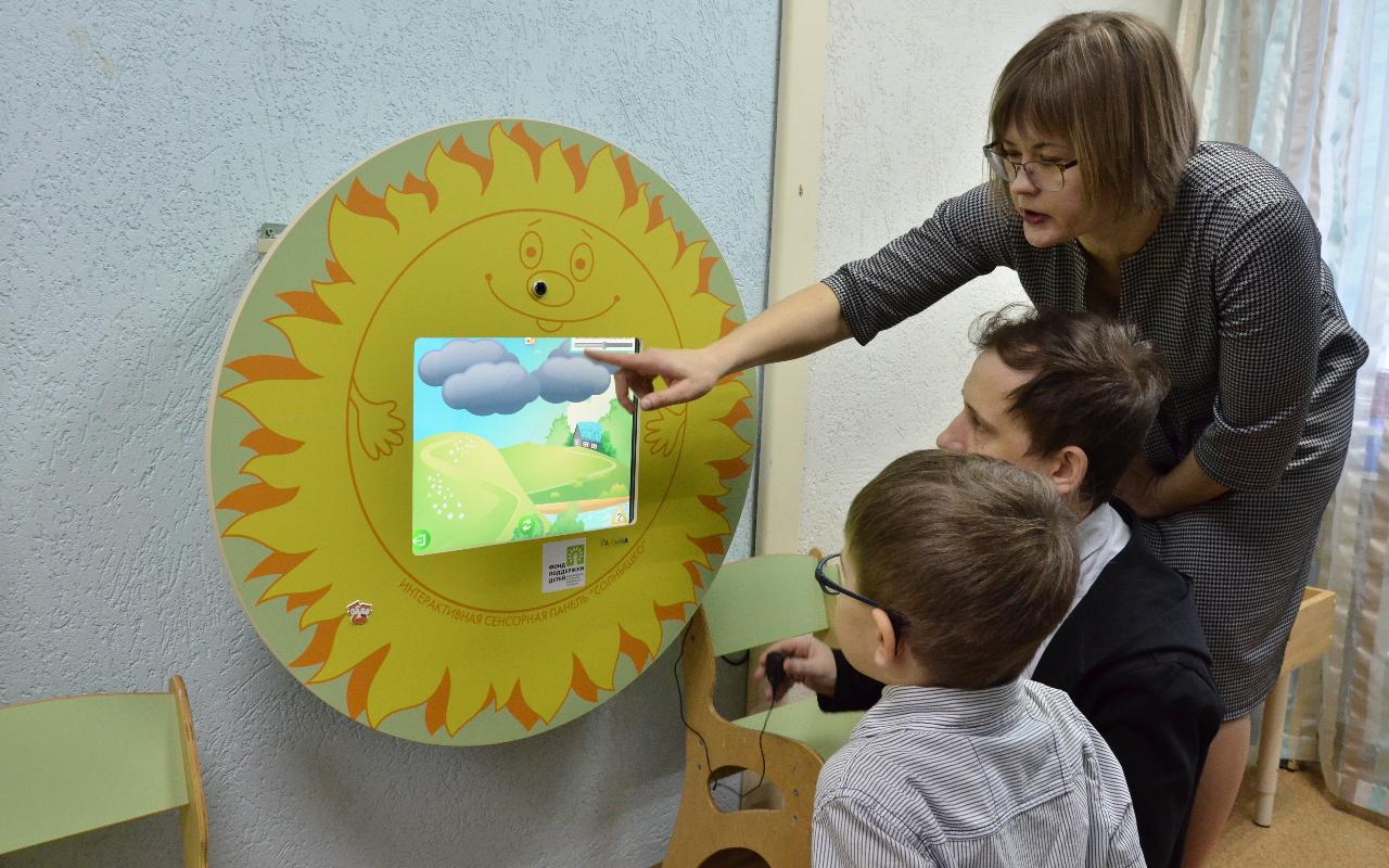ФОТО к новости: Региональный ресурсный центр «Семья и дети»: новое оборудование для работы с детьми