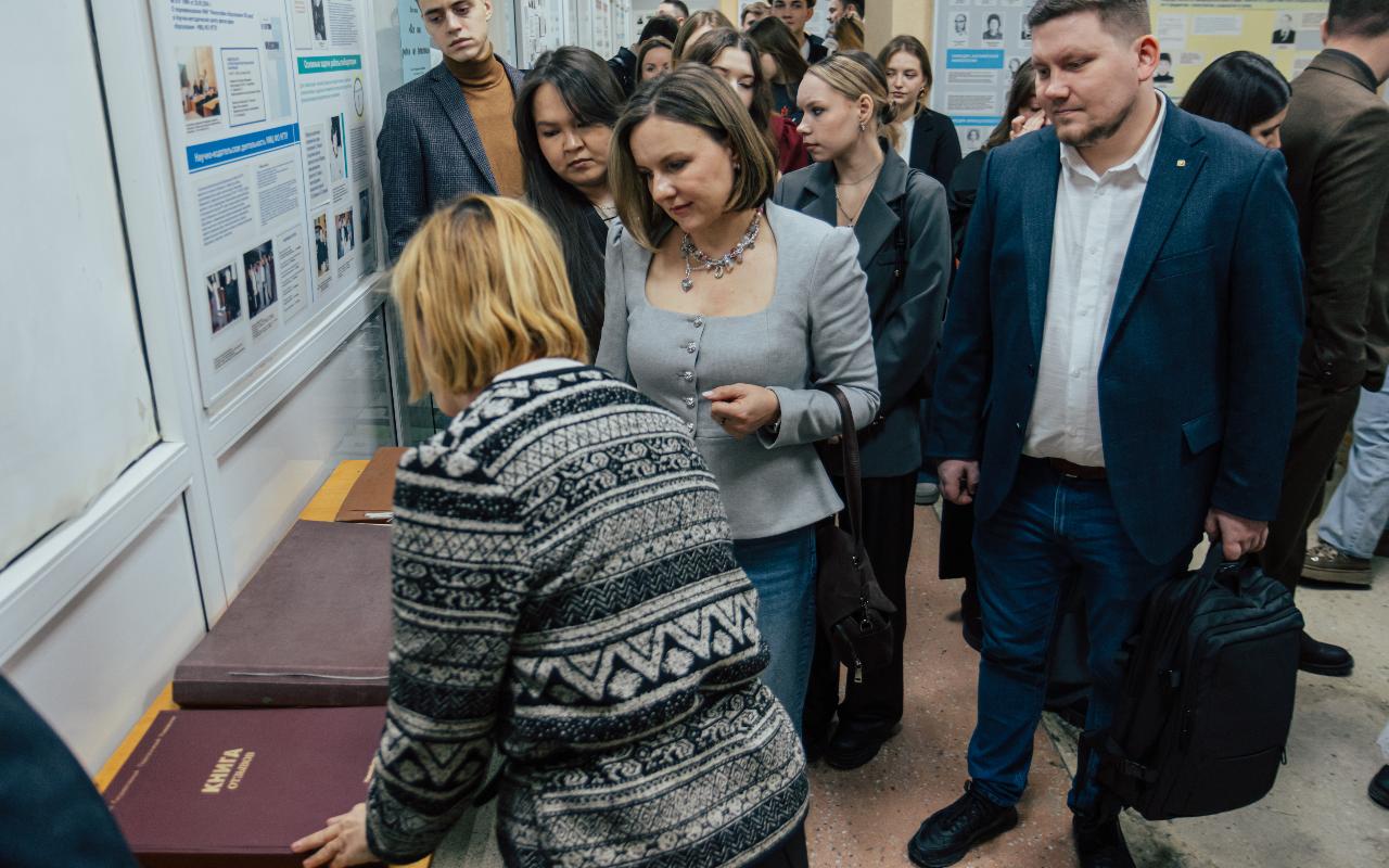 ФОТО к новости: В НГПУ обсудили развитие студенческого профсоюзного движения в Сибирском федеральном округе