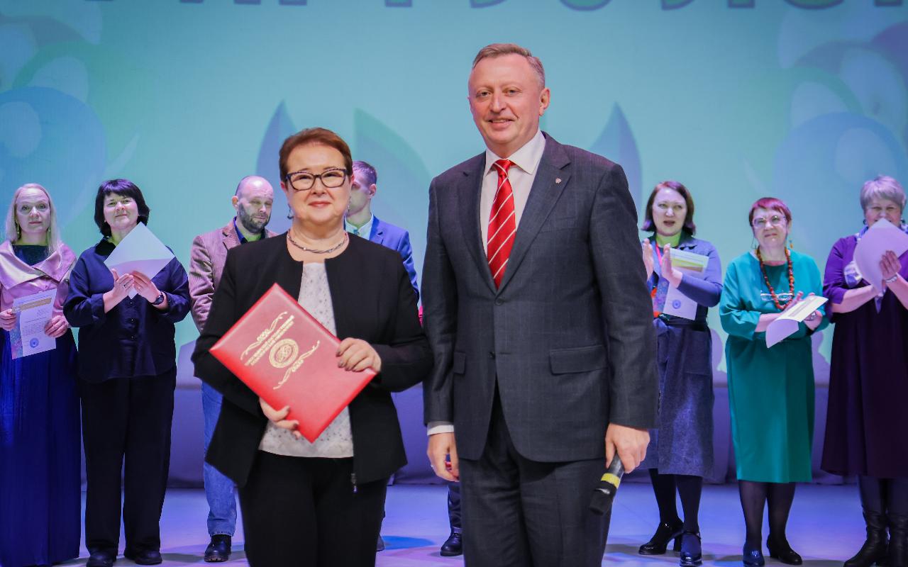 ФОТО к новости: Институт филологии и медиакоммуникаций НГПУ отметил 90-летний юбилей