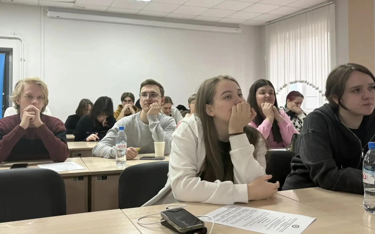 ФОТО к новости: В НГПУ обсудили роль педагога в условиях новой цифровой реальности