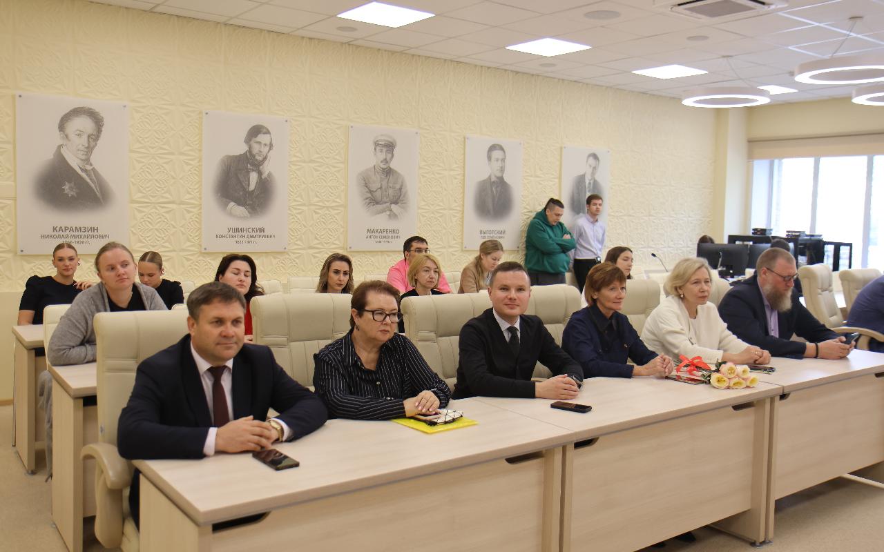 ФОТО к новости: Побили рекорды прошлых лет: сотрудники приемной комиссии НГПУ получили заслуженные награды
