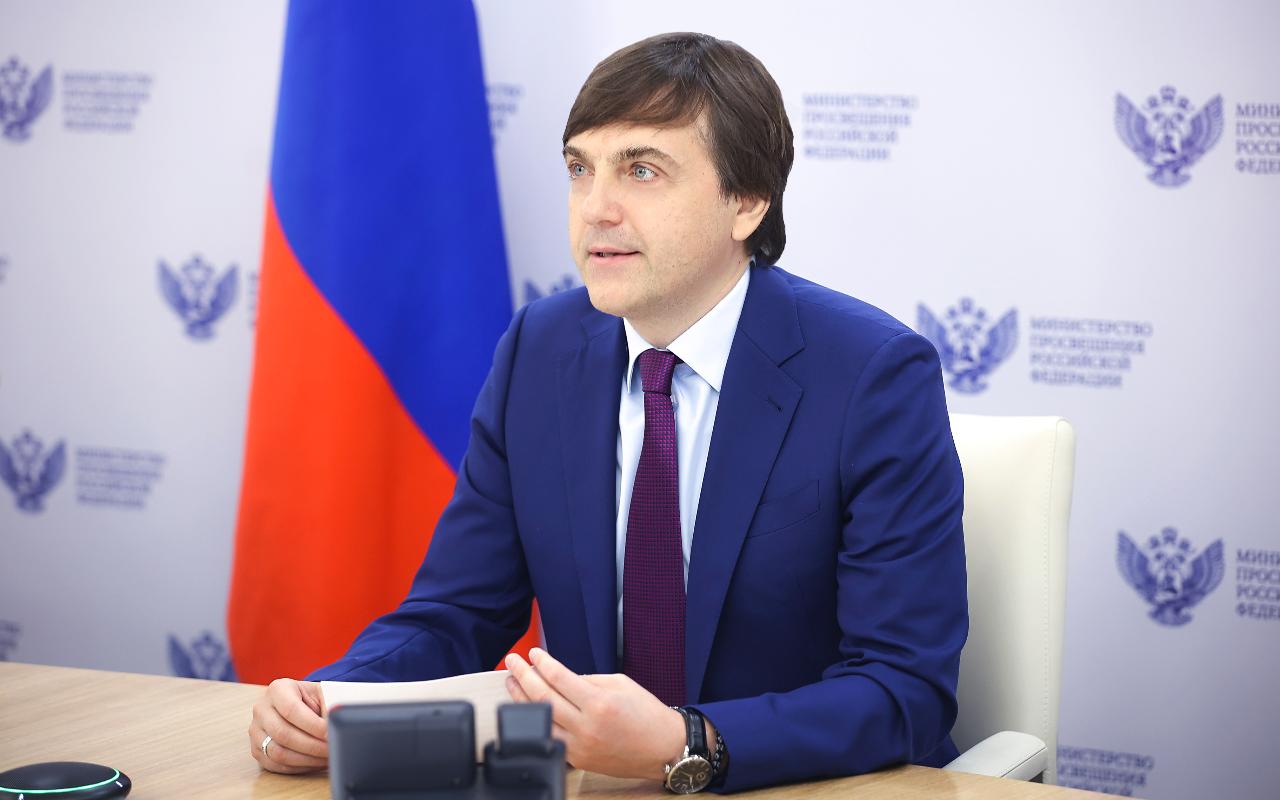 ФОТО к новости: Министр просвещения Сергей Кравцов рассказал о будущем российской школы в большом интервью