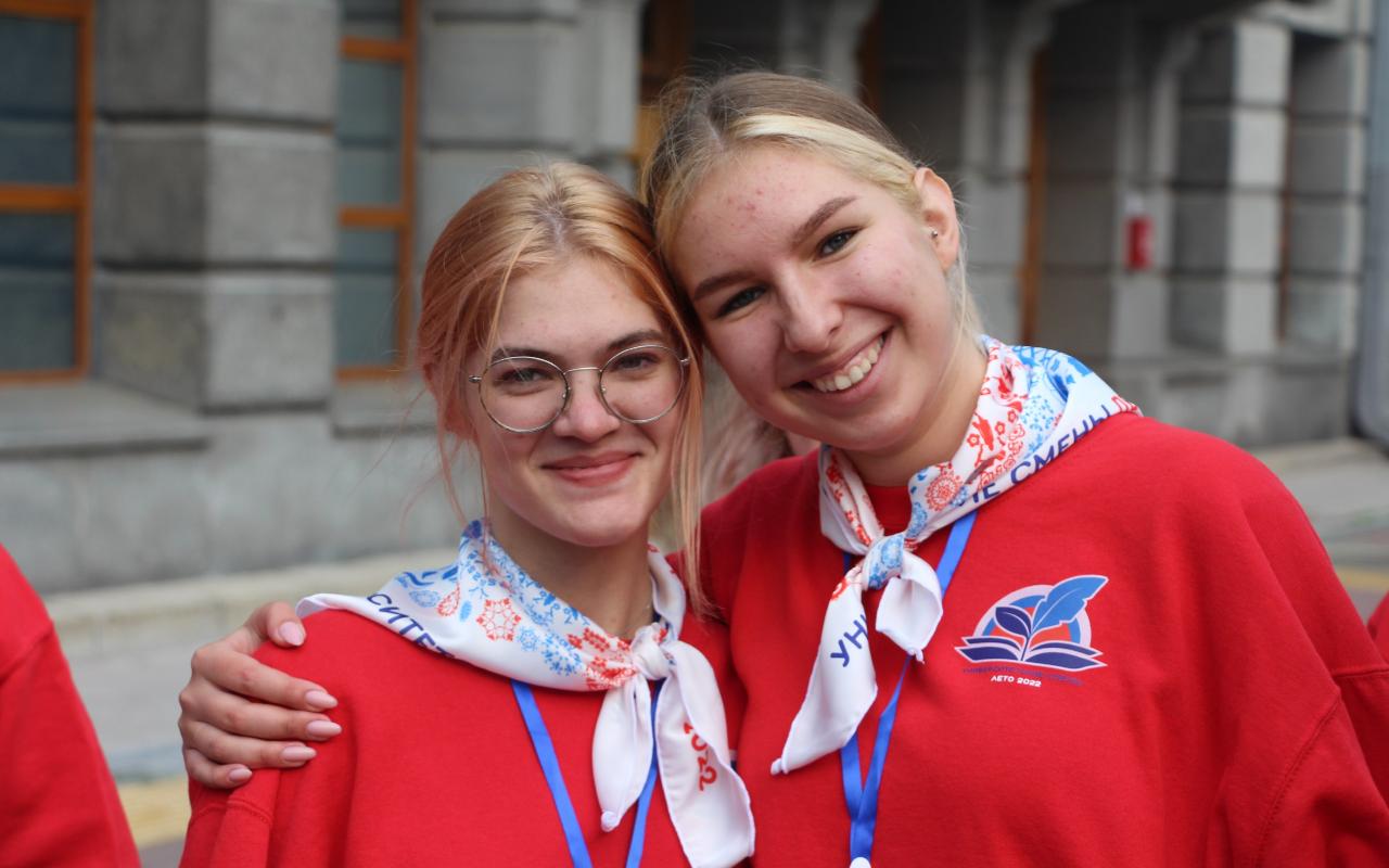 ФОТО к новости: «Сибирские горизонты для друзей» открывают вместе с НГПУ школьники из ЛНР