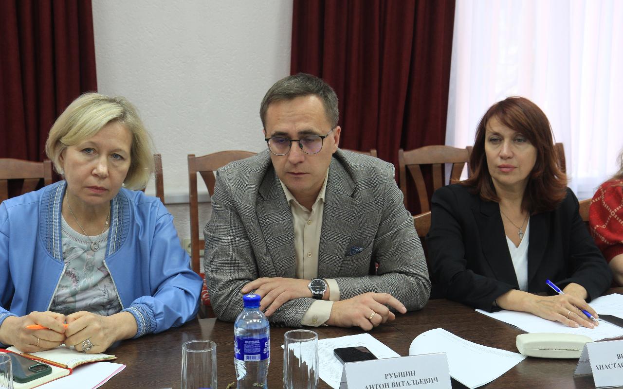 ФОТО к новости: Ректор Сергей Нелюбов: «НГПУ примет активное участие в работе над просветительским проектом к юбилею Екатерины II» 