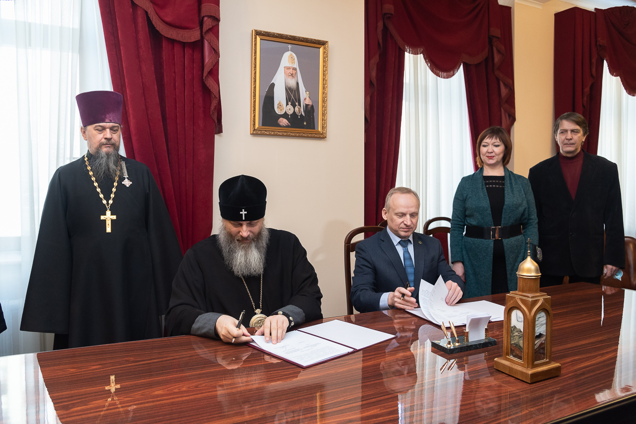 ФОТО к новости: Между НГПУ и Новосибирской епархией подписано соглашение о сотрудничестве