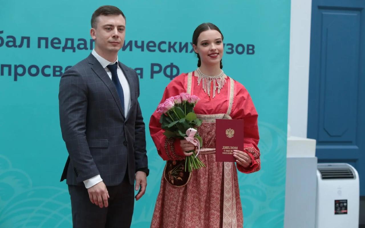 ФОТО к новости: Ректор НГПУ Сергей Нелюбов: «У многих выпускников НГПУ карьера начинается еще во время обучения в педагогическом вузе» 