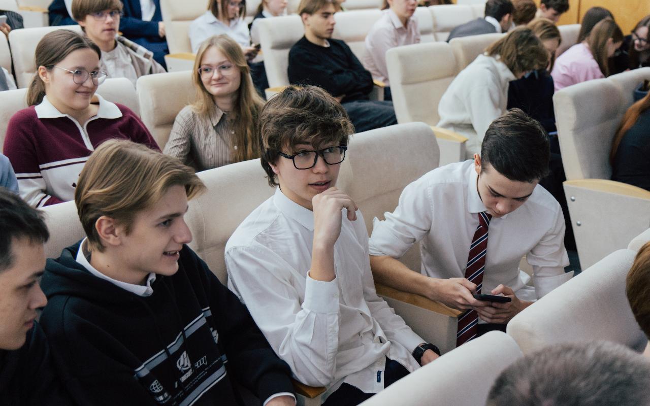 ФОТО к новости: Команда НГПУ провела профориентационное мероприятие для школьников наукограда Кольцово в рамках Дня российской науки