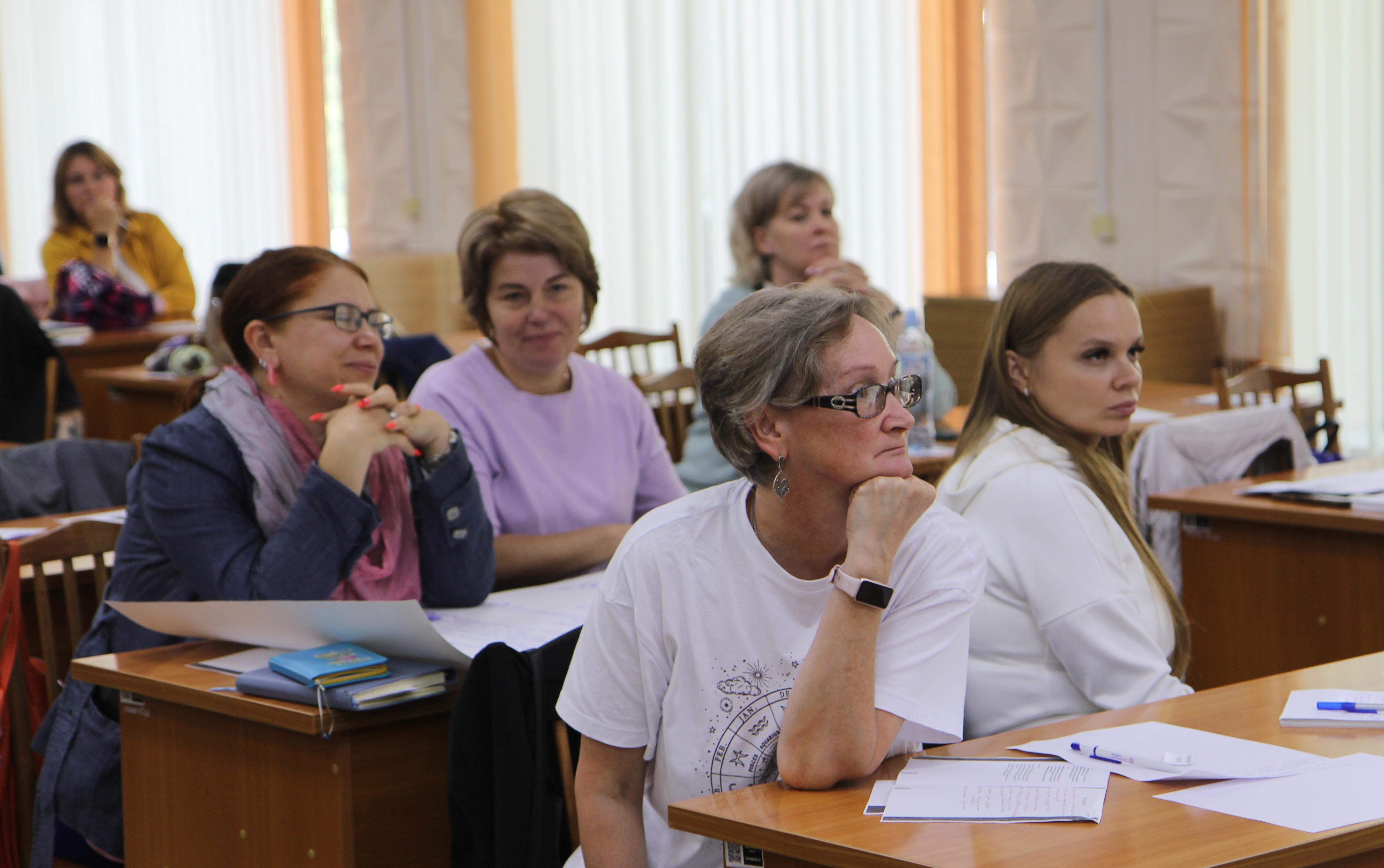 ФОТО к новости: Профилактику буллинга, объединение культур, обучение детей с РАС обсудили в НГПУ