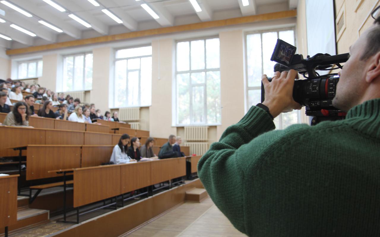 ФОТО к новости: Специалисты НГПУ рассказали корреспондентам ОТС, как на протяжении веков менялось педагогическое образование