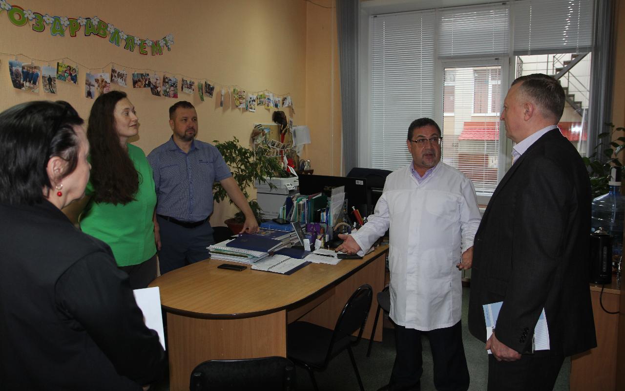 ФОТО к новости: И.о. ректора Сергей Александрович Нелюбов: «Научные подразделения НГПУ справляются со своими задачами»