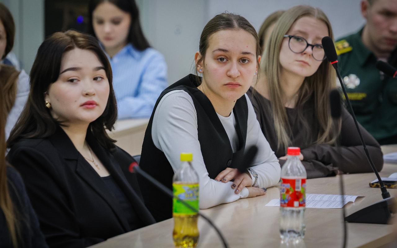 ФОТО к новости: В НГПУ обсудили роль исторической памяти в развитии индивидуальности