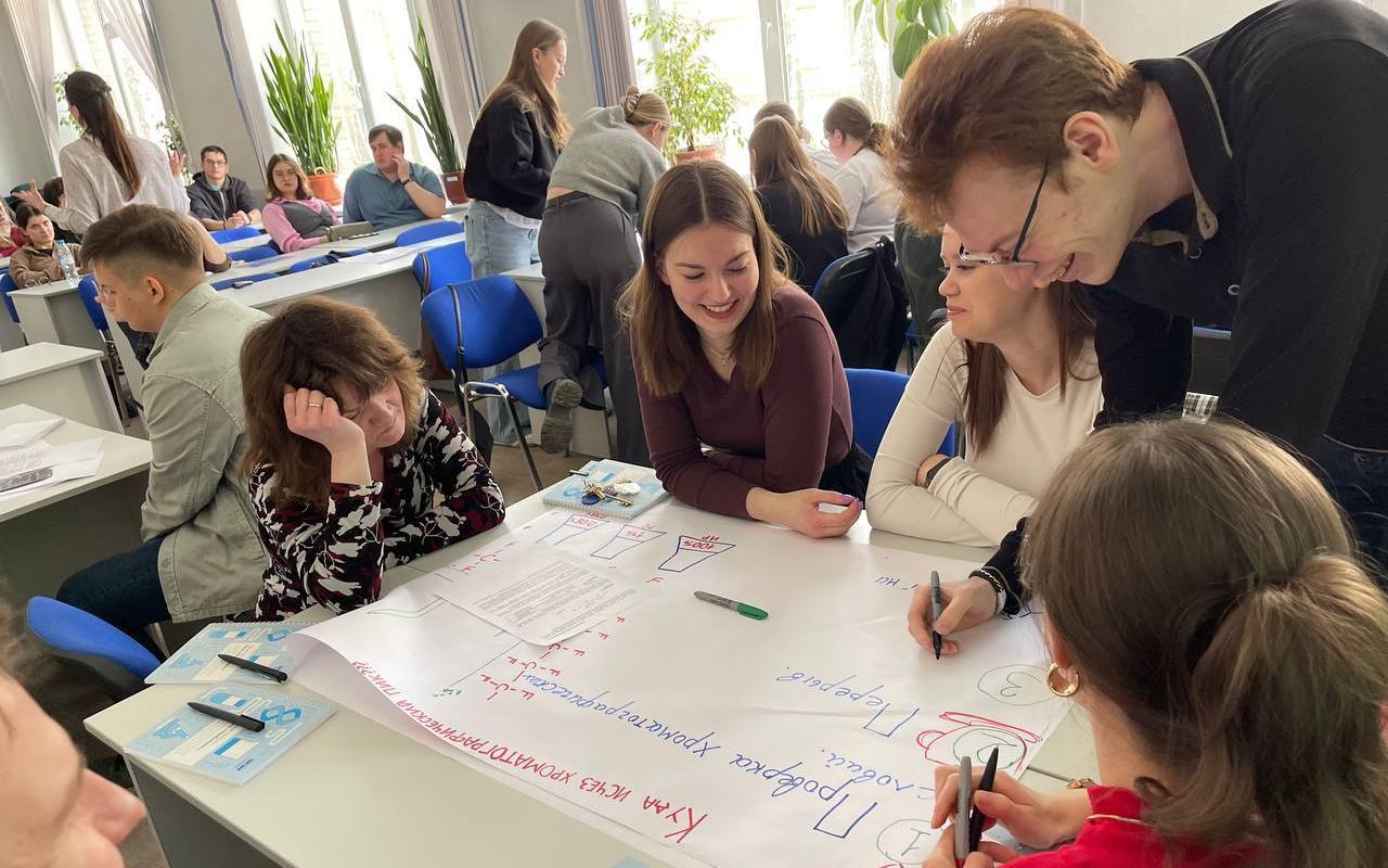 ФОТО к новости: В НГПУ прошел чемпионат проектных решений с участием компании «Реневал»