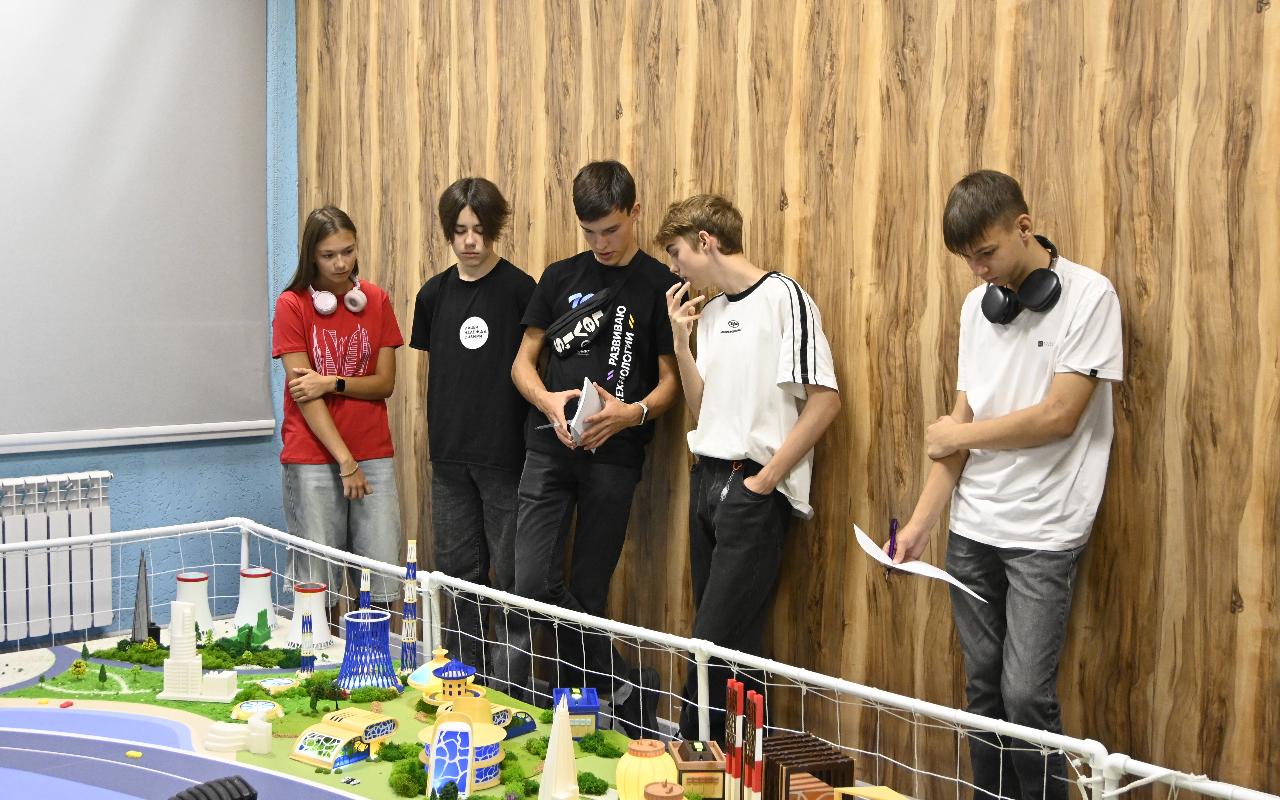 ФОТО к новости: В НГПУ стартовал региональный фестиваль инженерных проектов «Город будущего»