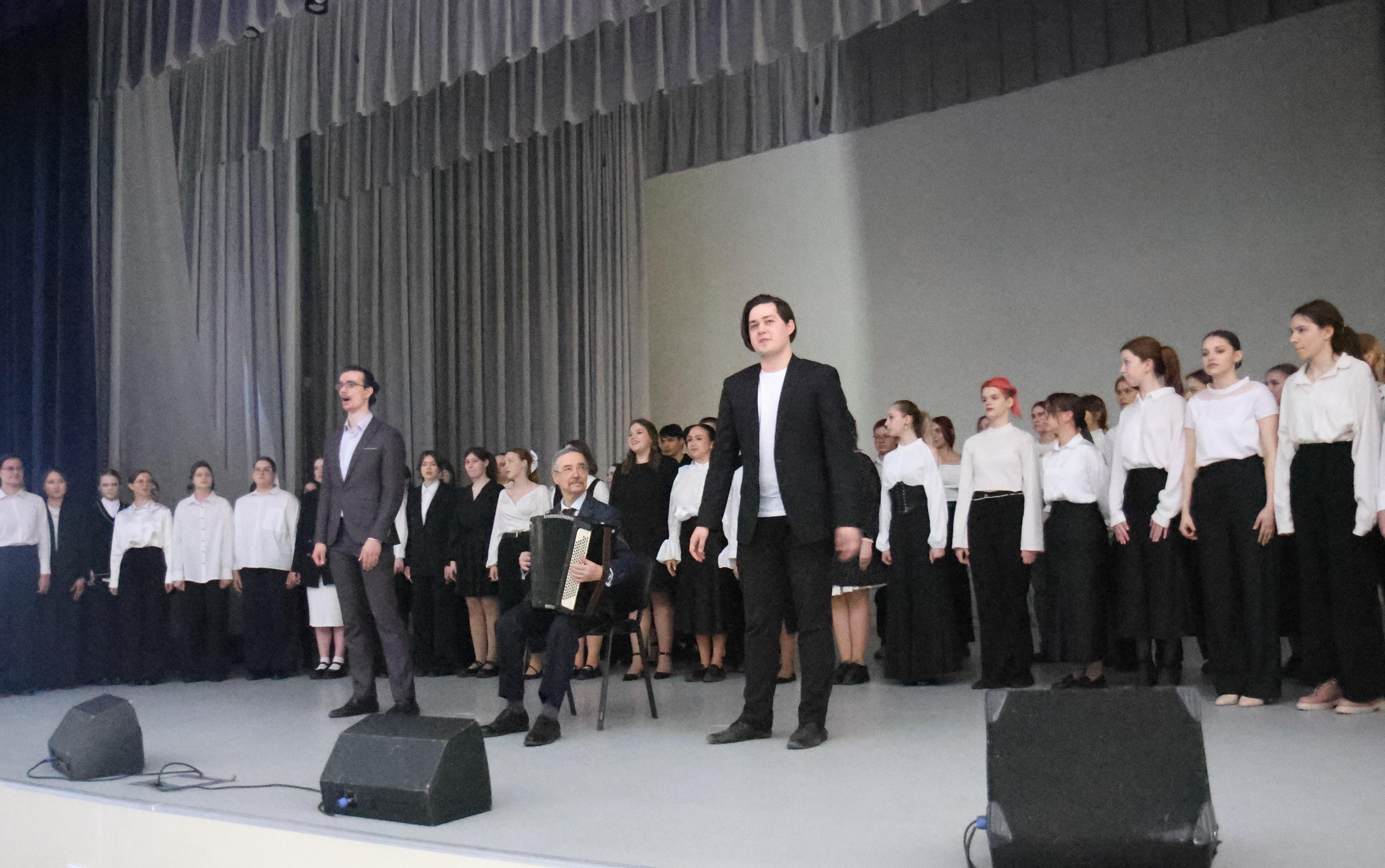 ФОТО к новости: Свет в темноте: концерт «Наследники Великой Победы» в НГПУ