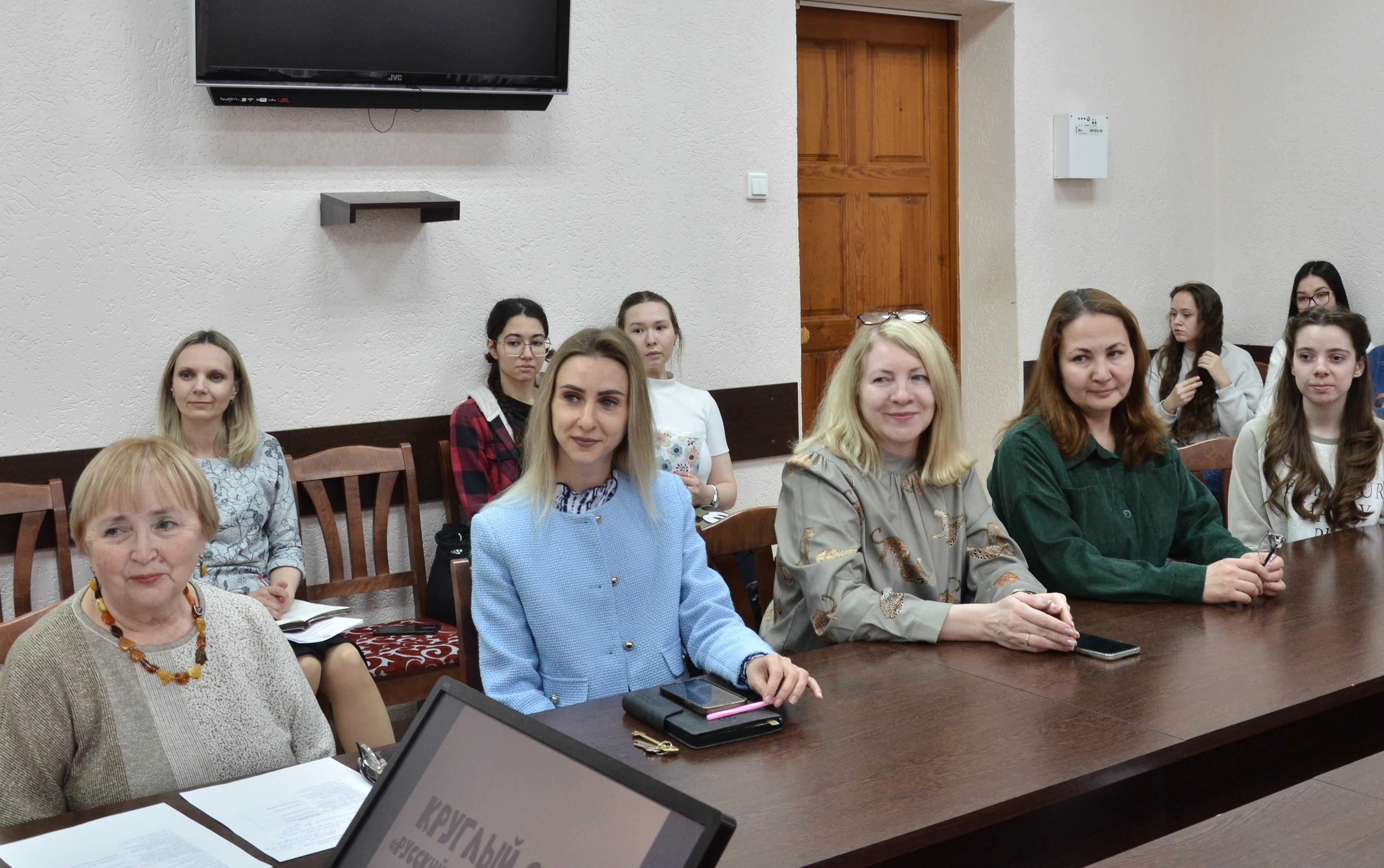 ФОТО к новости: Вторая группа студенток НГПУ приняла участие в программе «Российский учитель за рубежом»