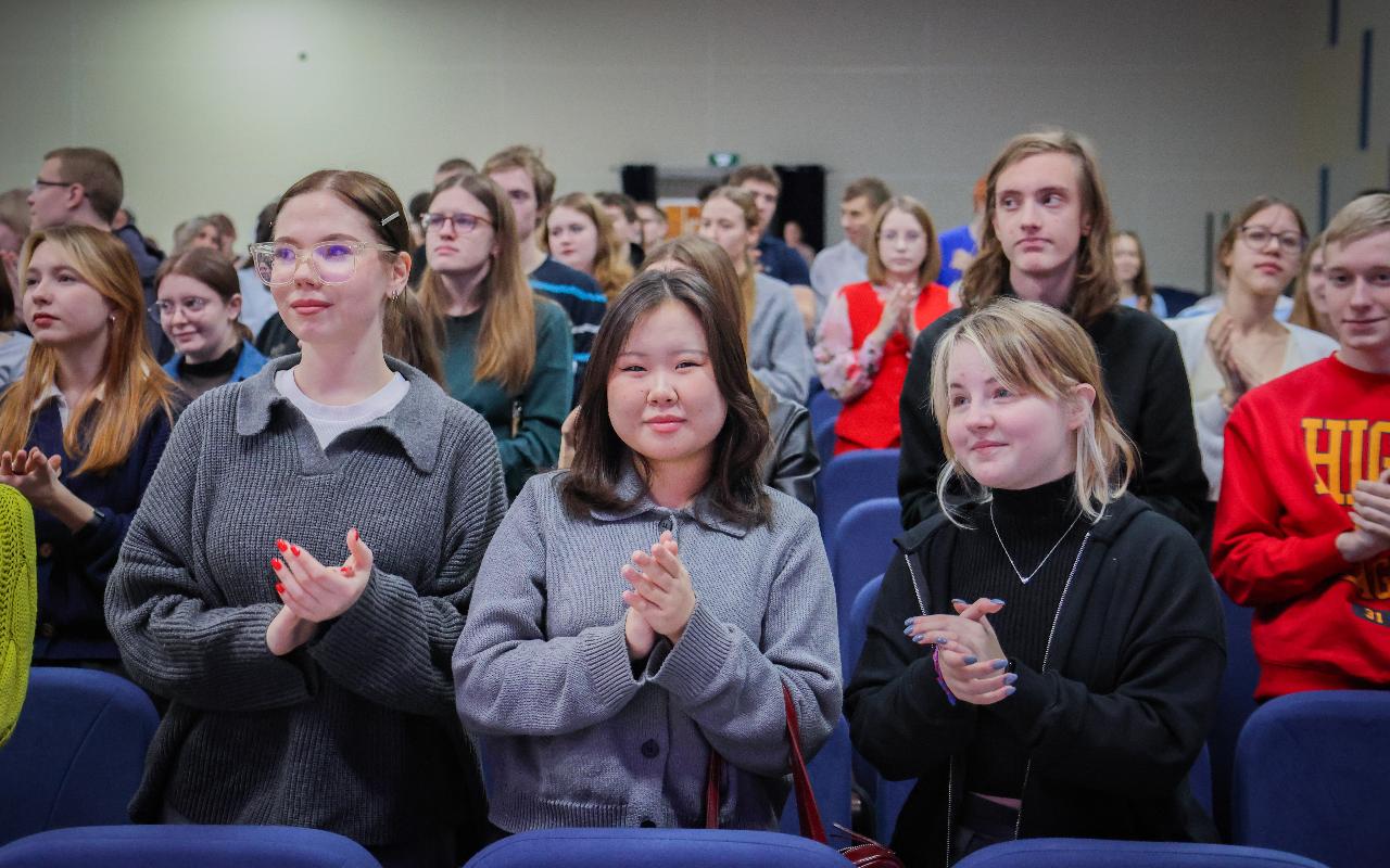 ФОТО к новости: Как стать героем спорта: олимпийские легенды раскрыли секреты студентам НГПУ